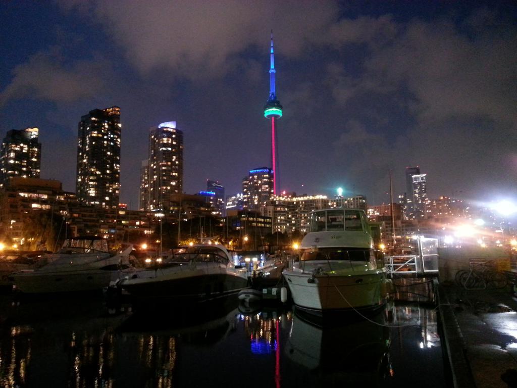Making Waves Boatel Bed & Breakfast Toronto